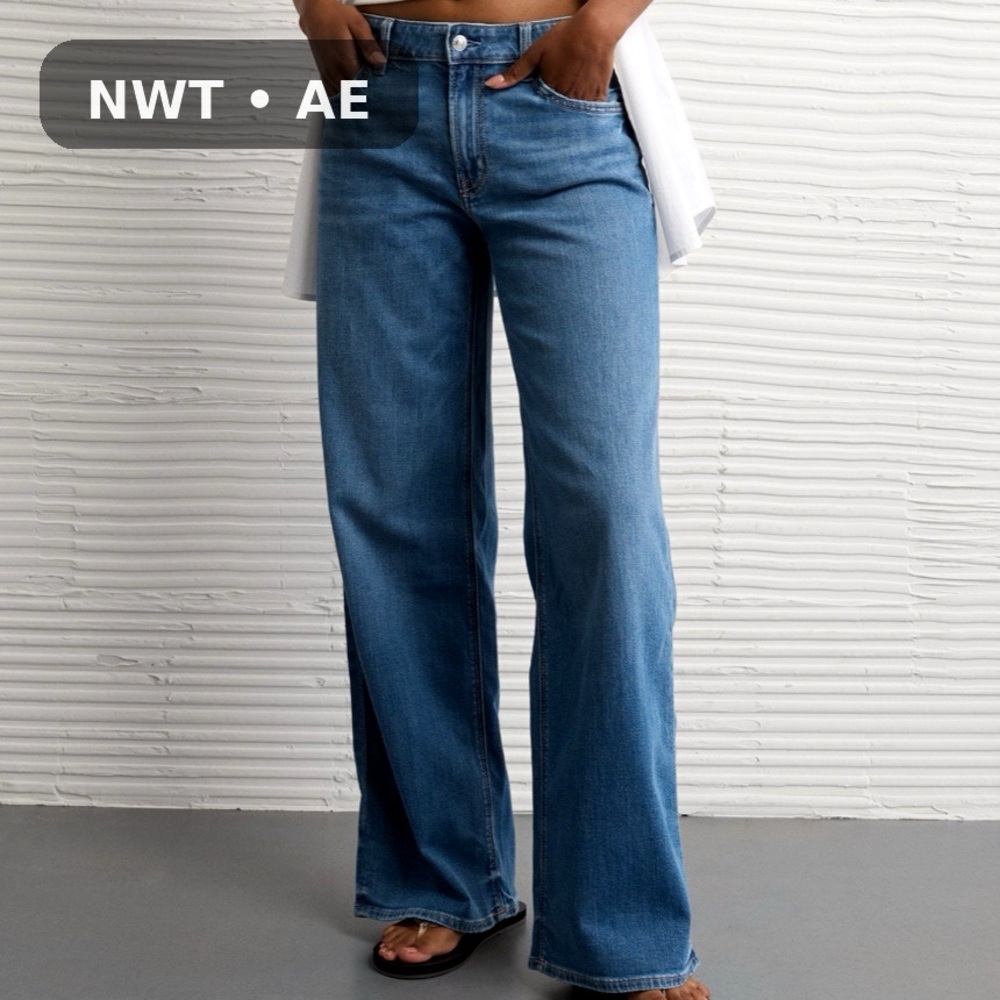 AE Stretch Low-Rise Baggy Wide-Leg Jeans • Light Bright Indigo • Size 4R BNWT